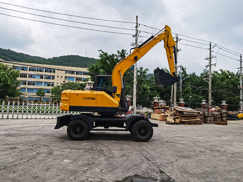 excavator on wheels