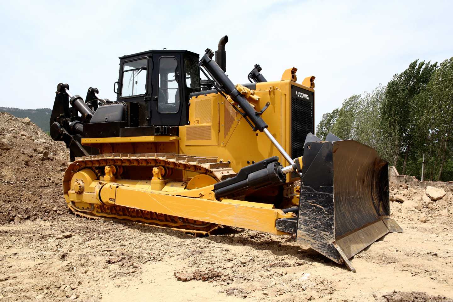 The Important Role of Bulldozers in Global Infrastructure Construction