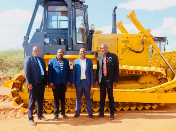 Botswana - Máy ủi đất bánh xích 220HP