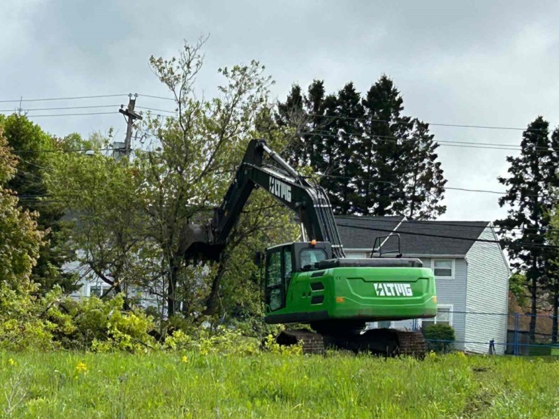 Canada - 23 Ton Crawler Excavator