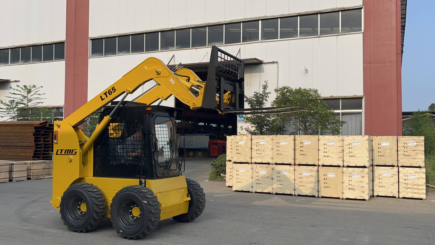 skid steer loader with bucket