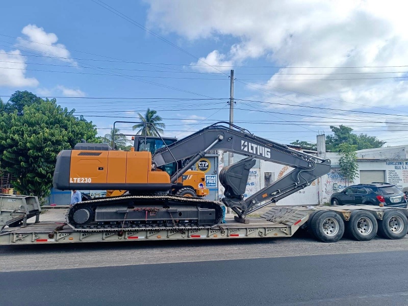 Máy xúc bánh xích LTMG 23 tấn tại Mexico