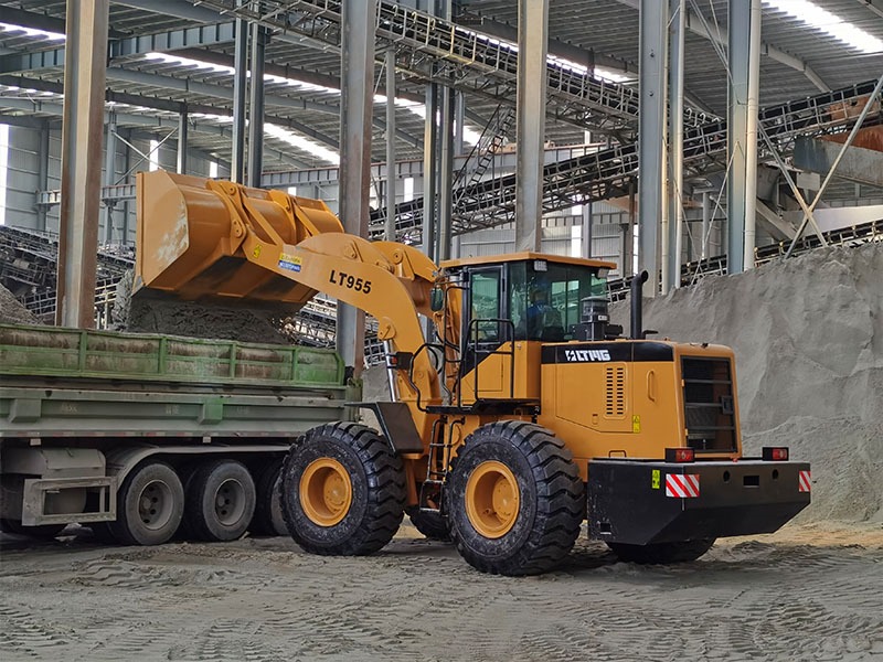 Wheel Loader vs. Skid Steer Loader: Which Should You Choose?